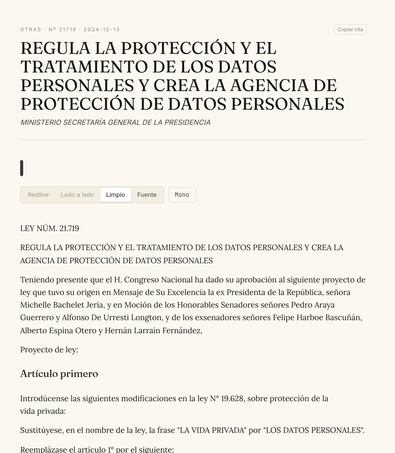El lector mostrando la Ley 21.719 con el encabezado «OTRAS · Nº 21719 · 2024-12-13»: regula la protección y el tratamiento de los datos personales y crea la Agencia de Protección de Datos Personales, del Ministerio Secretaría General de la Presidencia. El selector de vista no ofrece redline, porque no hay una segunda versión con la cual comparar.
